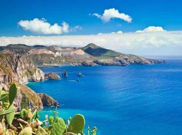 Trekking, Sentiero fino alla caldera a Vulcano nelle Isole Eolie